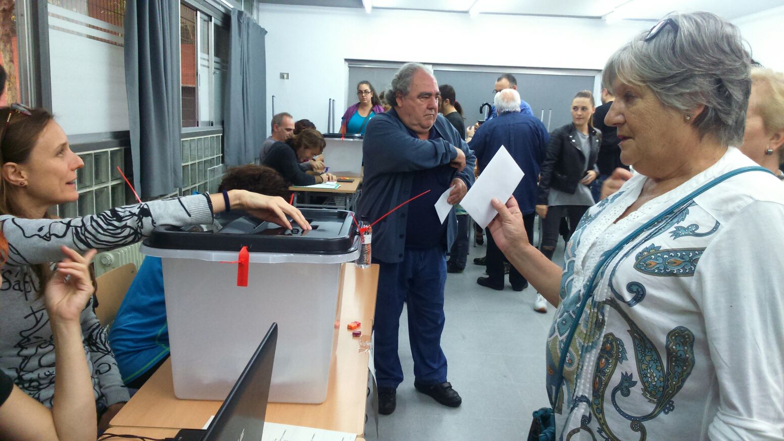 Moment de la jornada electoral a l'Institut banús   www.cerdanyola.info