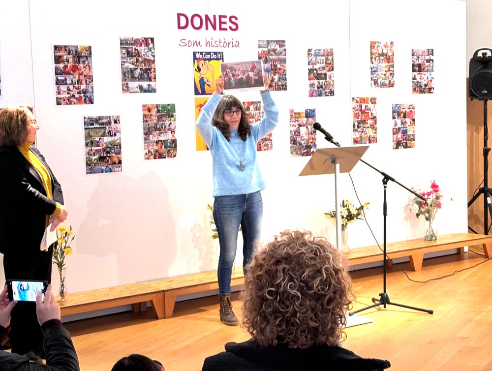 Moment de la inauguració de l'exposició 'Somhistòria. Dones de la Revolució Francesa'